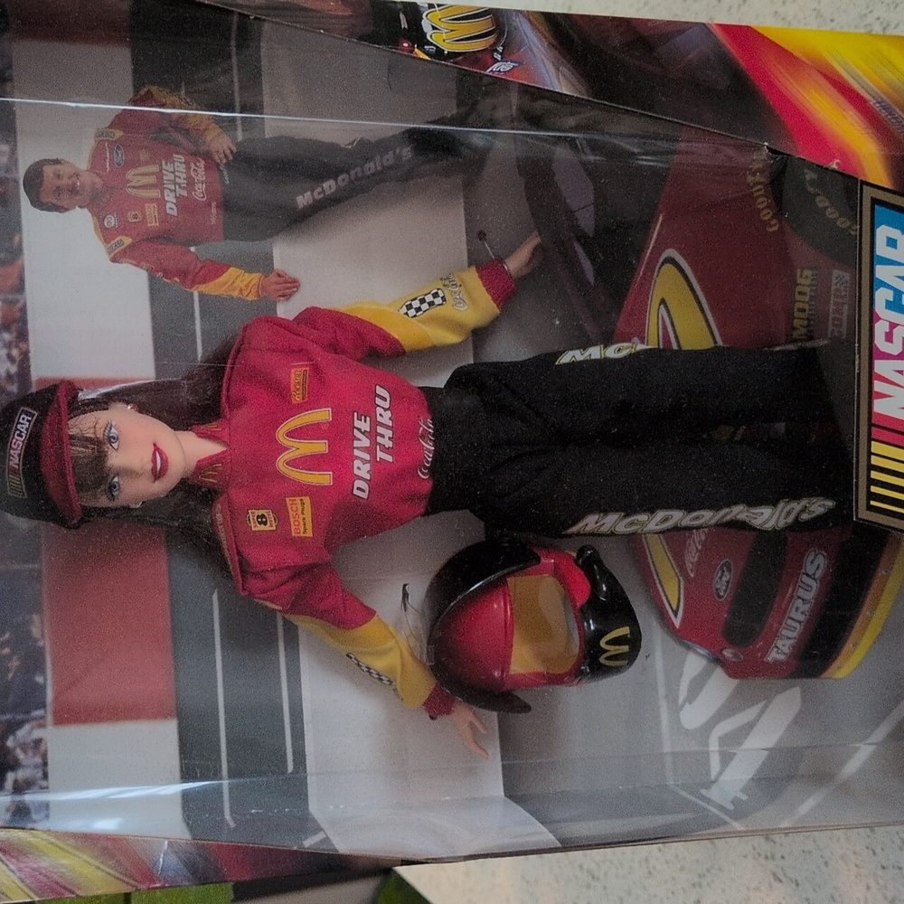 Barbie NASCAR Official #94 Doll - Red and Black Outfit 1999 Collector Edition - Picture 6 of 7